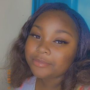 Meet your Posher, Niya